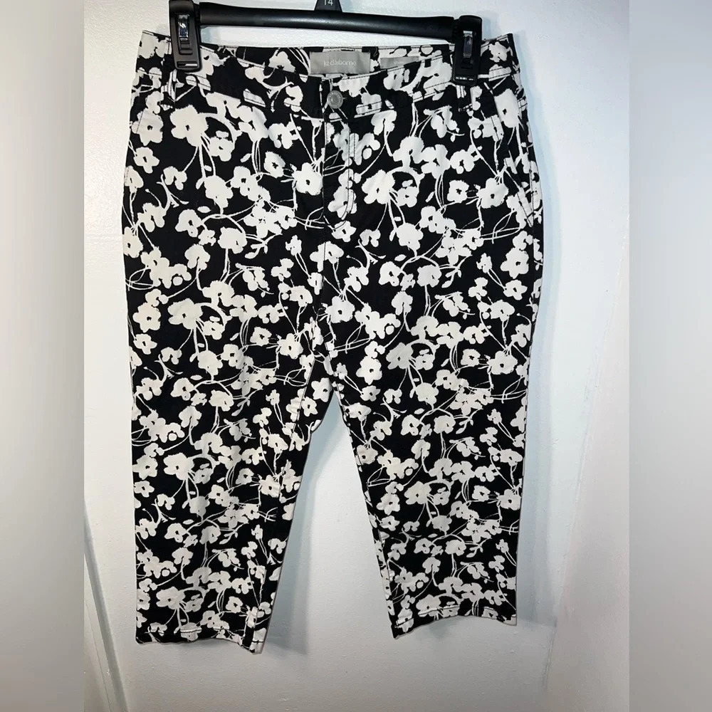 Liz Claiborne, sloane, 8P, black white floral print 4 pocket button zip closure